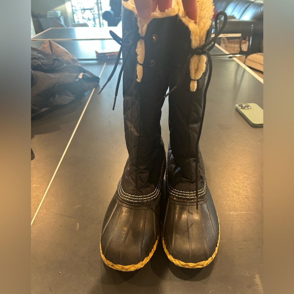 LL Bean Duck Boots
Size 8